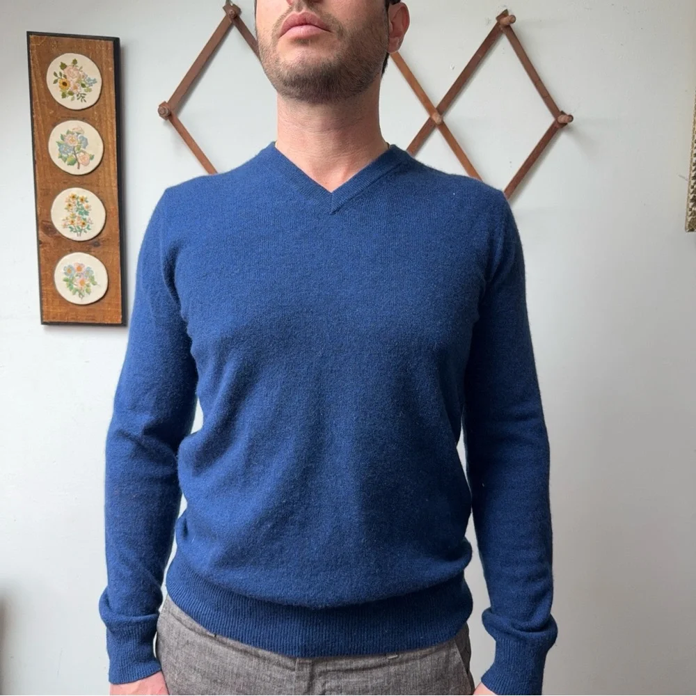 Bloomingdales Cashmere Blue V-Neck Sweater